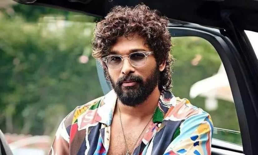 पुष्पा फेम साऊथ इंडस्ट्रीतील सुपरस्टार अल्लू अर्जुनने आपल्या दमदार अभिनय आणि युनिक डान्स स्टाइलने जगभरात ओळख निर्माण केली आहे. अल्लू अर्जुनला स्टायलिश स्टार म्हणून ओळखलं जातं. अभिनेत्याने पॅन-इंडिया लेव्हलवर प्रचंड लोकप्रिय आहे. पडद्यावर जितका अॅग्रेसिव्ह दिसतो तितकाच तो खऱ्या आयुष्यात शांत आणि साध्या स्वभावाचा आहे. पुष्पा फेम साऊथ इंडस्ट्रीतील सुपरस्टार अल्लू अर्जुनने आपल्या दमदार अभिनय आणि युनिक डान्स स्टाइलने जगभरात ओळख निर्माण केली आहे. अल्लू अर्जुनला स्टायलिश स्टार म्हणून ओळखलं जातं. अभिनेत्याने पॅन-इंडिया लेव्हलवर प्रचंड लोकप्रिय आहे. पडद्यावर जितका अॅग्रेसिव्ह दिसतो तितकाच तो खऱ्या आयुष्यात शांत आणि साध्या स्वभावाचा आहे.