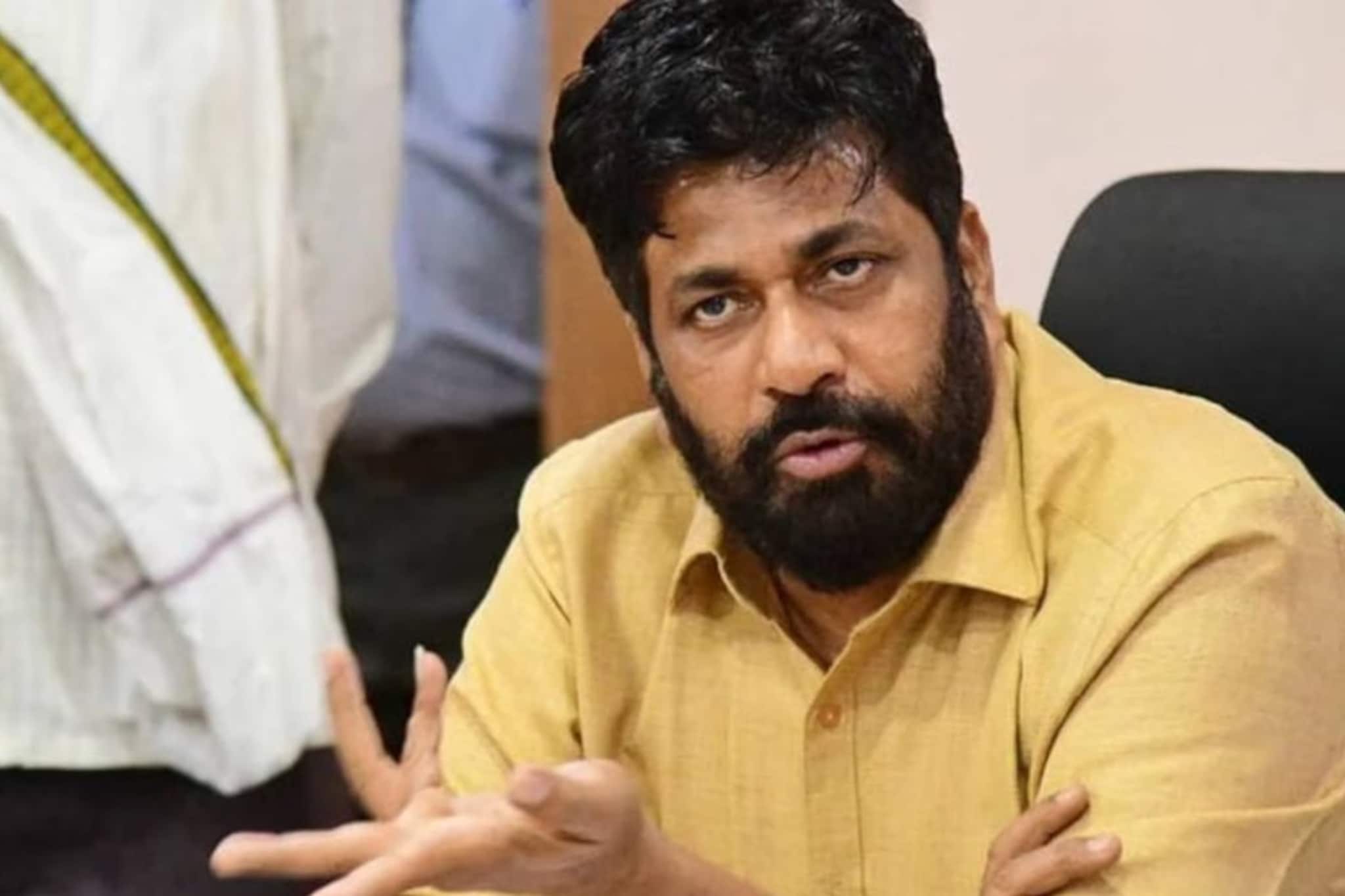 आमदाराच्या भावाच्या हत्येचा कट रचल्याचा आरोप, गुन्हा दाखल होताच बच्चू कडू म्हणाले, जर आवाज दाबत असाल....