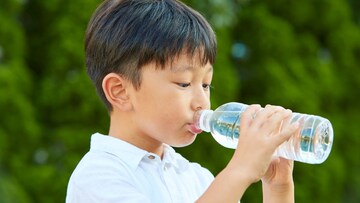 GK : पाण्याच्या बाटलीचा तळ सपाट, मग कोल्ड्रिंकच्या बाटलीच्या तळाला उंचवठा का असतो? 99 टक्के लोकांना माहित नाही कारण