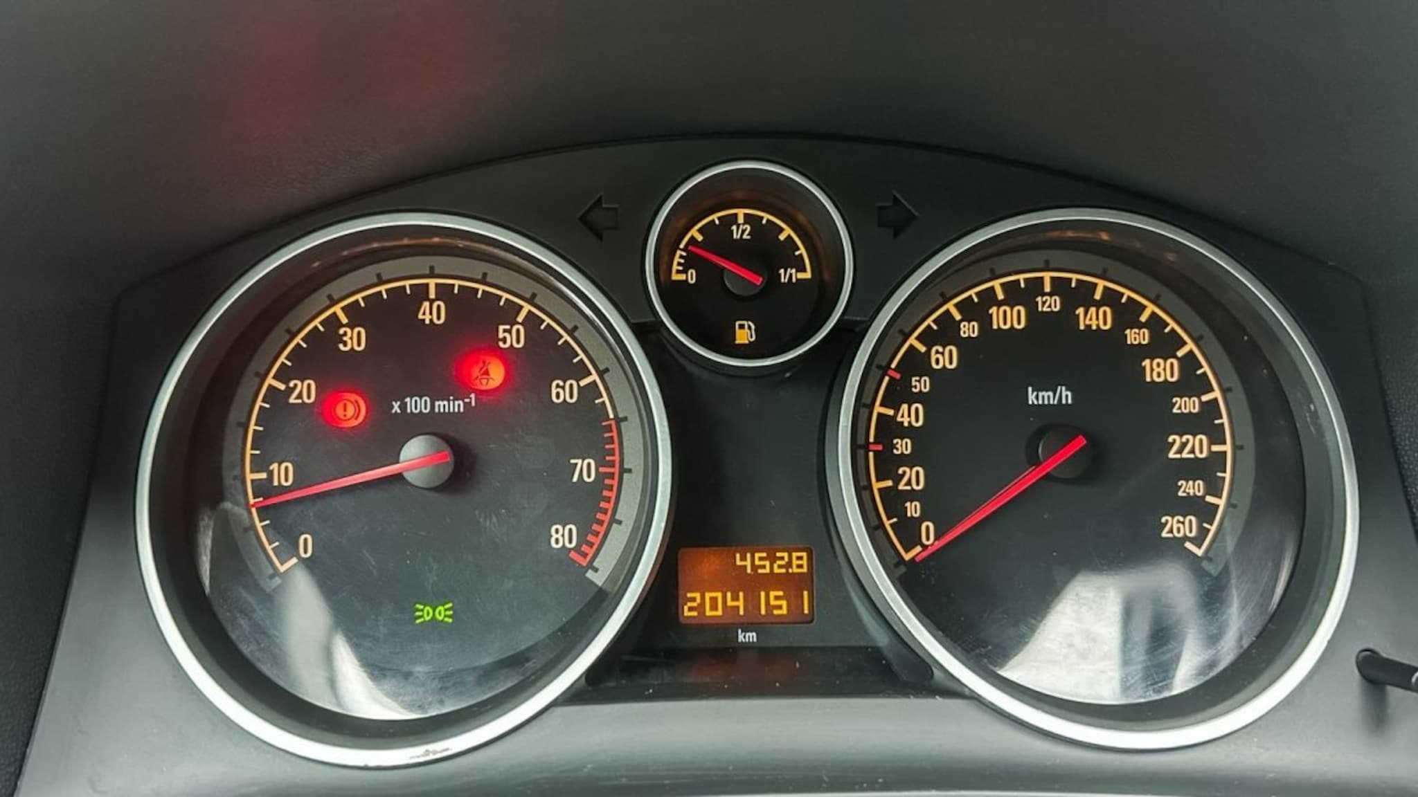 कारमध्ये लागणाऱ्या Warning Lights काय सांगतात? दुर्लक्ष केल्यास मोठं नुकसान