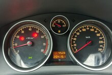 कारमध्ये लागणाऱ्या Warning Lights काय सांगतात? दुर्लक्ष केल्यास मोठं नुकसान