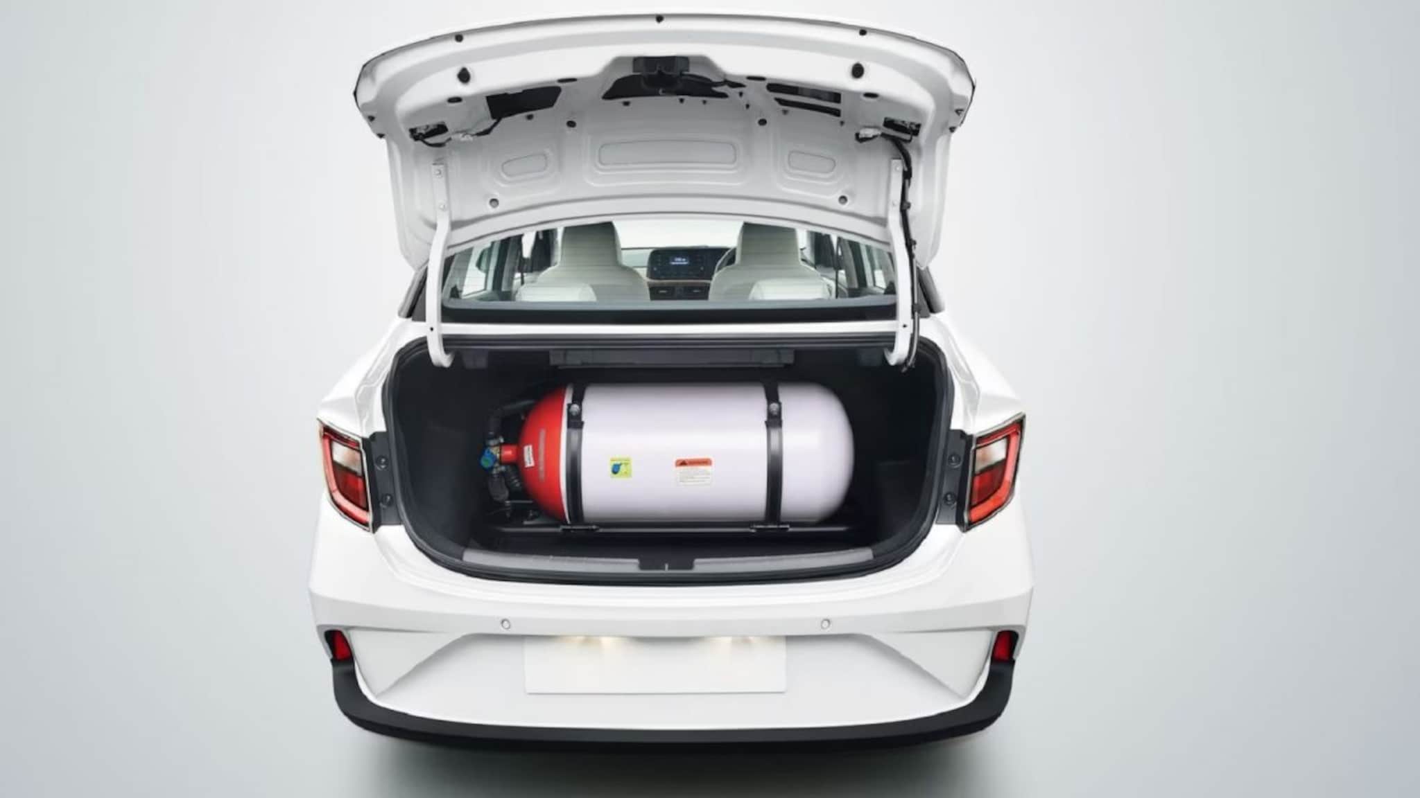 CNG कारचं पिकअप अचानक कमी झालंय? 'या' छोट्या पार्टमध्ये असतो प्रॉब्लम, खर्चही कमी