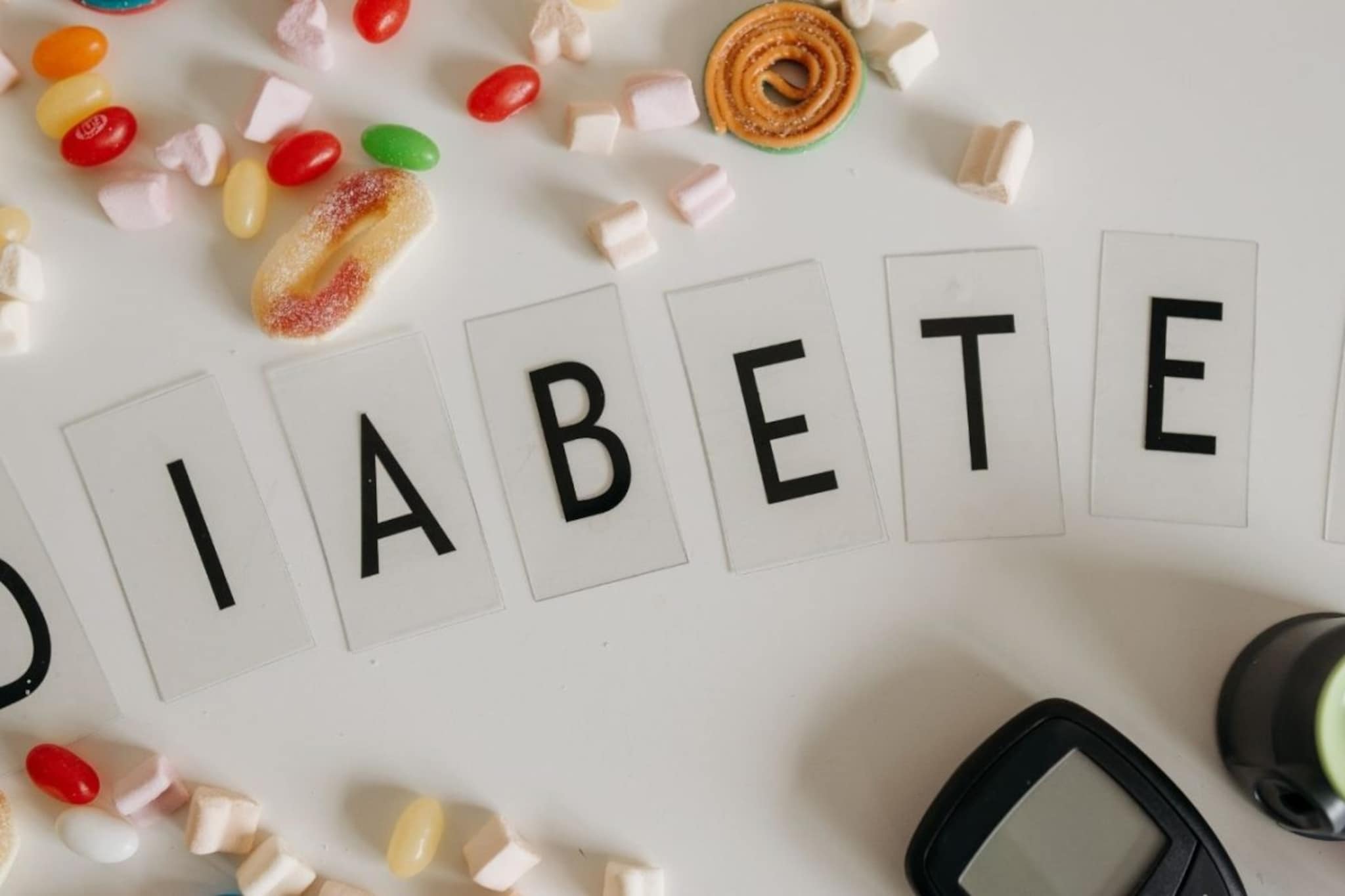 Urine : लघवीचा रंग पिवळा होणं हे मधुमेहाचे लक्षण आहे का? शरीरातील 'हा' बदल नक्की काय सुचवतो