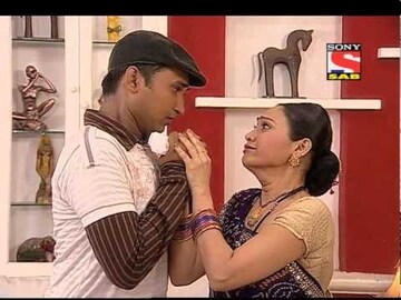 वडिलांना शेवटचा निरोप...! दिशा वकानी आणि भाऊ मयुरची वाईट अवस्था