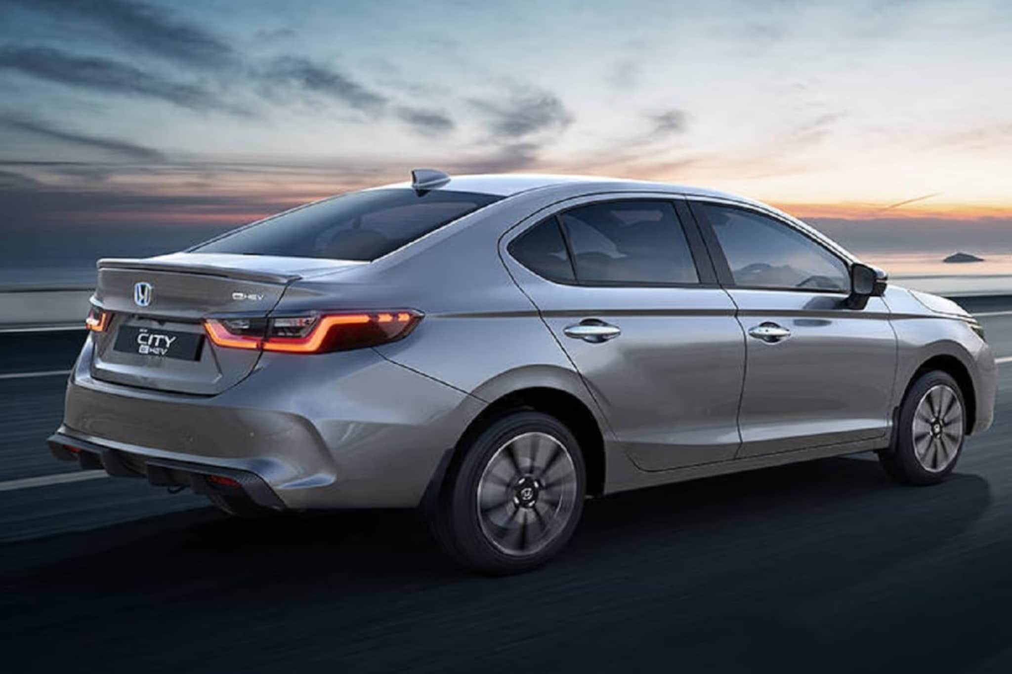 'या' हायब्रिड कारवर मिळतेय 1.80 लाखांची सूट! देते 27KM मायलेज, सनरूफही; फॅमिलीसाठी आहे बेस्ट 