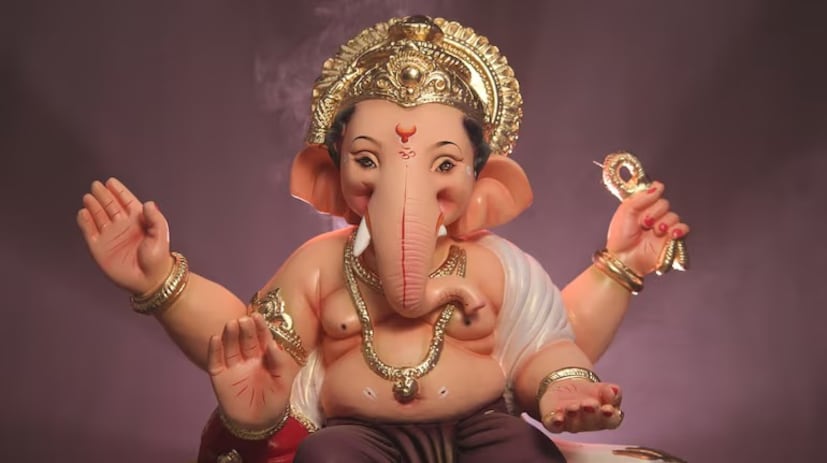 उद्या 5 एप्रिल 2026, रविवार रोजी हिंदू नववर्षातील पहिली संकष्टी चतुर्थी साजरी केली जाणार आहे. चैत्र महिन्यातील ही कृष्ण पक्षातील चतुर्थी 'विकट संकष्टी चतुर्थी' म्हणून ओळखली जाते. नवीन वर्षाच्या सुरुवातीलाच येणारी ही चतुर्थी धार्मिक दृष्टिकोनातून अत्यंत महत्त्वाची मानली जाते. हिंदू वर्षातील पहिली चतुर्थी कोणत्या राशींसाठी लकी ठरणार जाणून घेऊ. उद्या 5 एप्रिल 2026, रविवार रोजी हिंदू नववर्षातील पहिली संकष्टी चतुर्थी साजरी केली जाणार आहे. चैत्र महिन्यातील ही कृष्ण पक्षातील चतुर्थी 'विकट संकष्टी चतुर्थी' म्हणून ओळखली जाते. नवीन वर्षाच्या सुरुवातीलाच येणारी ही चतुर्थी धार्मिक दृष्टिकोनातून अत्यंत महत्त्वाची मानली जाते. हिंदू वर्षातील पहिली चतुर्थी कोणत्या राशींसाठी लकी ठरणार जाणून घेऊ.