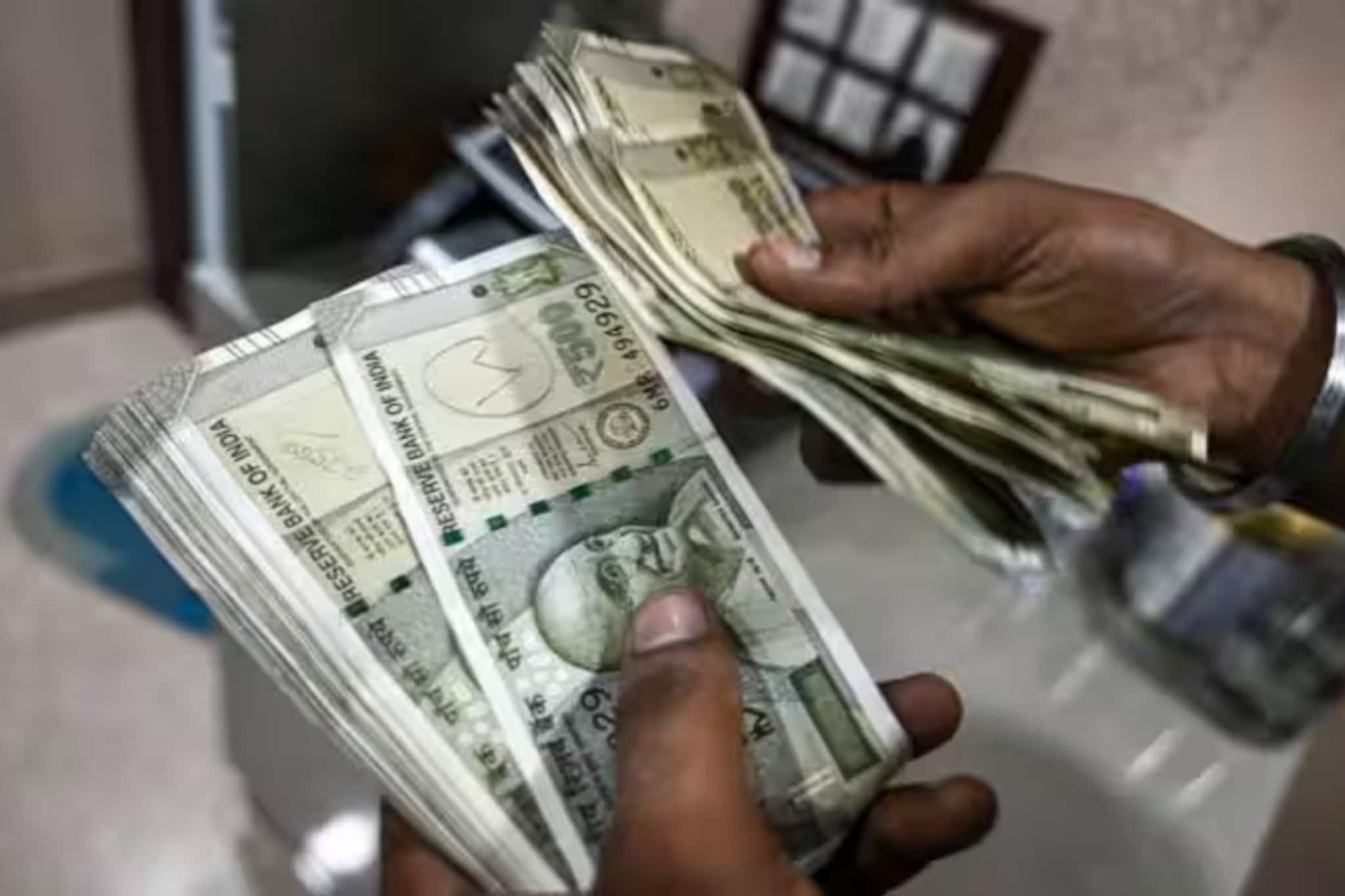 फक्त कॅबिनेटच्या मंजुरीची प्रतीक्षा,फक्त पगार वाढणार नाही सोबत थकबाकी मिळणार; सॅलरी किती वाढणार? फक्त कॅबिनेटच्या मंजुरीची प्रतीक्षा,फक्त पगार वाढणार नाही सोबत थकबाकी मिळणार; सॅलरी किती वाढणार?