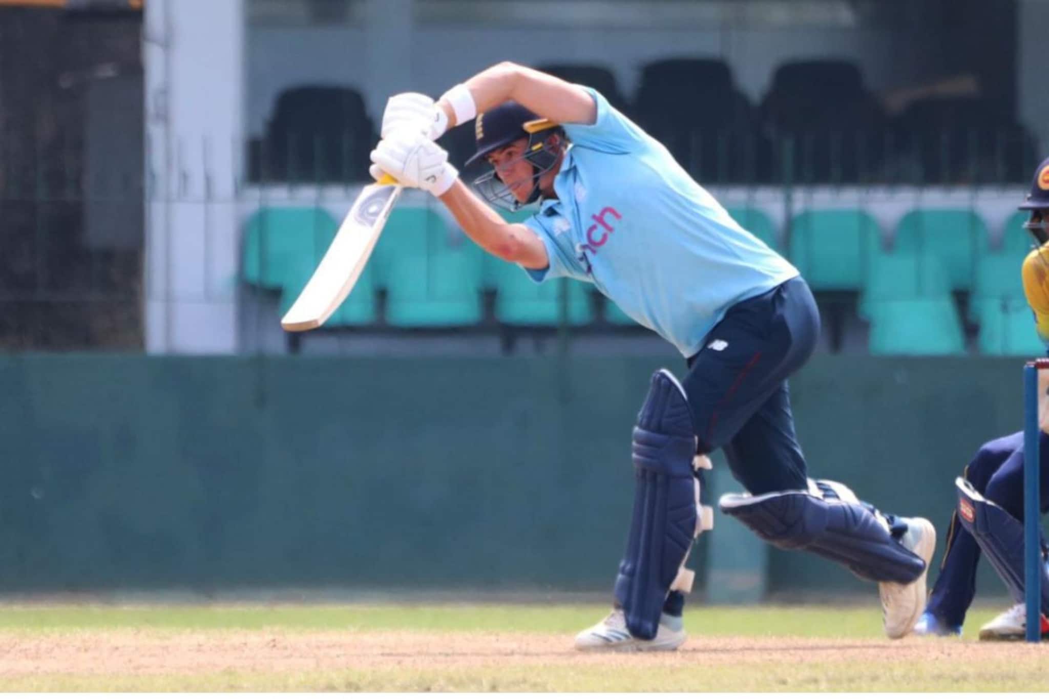 बापानंतर आता मुलाचीही शिकार केली... 991 इंटरनॅशनल विकेट घेणाऱ्या दिग्गजाने इतिहास घडवला! बापानंतर आता मुलाचीही शिकार केली... 991 इंटरनॅशनल विकेट घेणाऱ्या दिग्गजाने इतिहास घडवला!