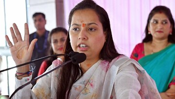 लाडकी बहीण योजनेवर मोठी अपडेट! महिलांमध्ये आनंदाचं वातावरण, पाहा काय म्हणाल्या अदिती तटकरे 