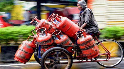 एलपीजी सिलेंडर रेट्स एलपीजी सिलेंडर रेट्स