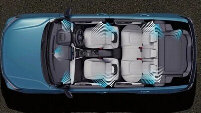 मारुती सुझुकीने सुद्धा सेफ्टीकडे लक्ष देत काही दिवसांपूर्वी maruti suzuki victoris एसयूव्ही लाँच केली. या एसयूव्हीने आता मार्केटमध्ये आपला जलवा दाखवण्यास सुरुवात केली आहे. मध्यमवर्गीय कुटुंबीयांसाठी ही एक बेस्ट एसयूव्ही ठरली आहे. विशेष म्हणजे, maruti suzuki victoris ला सेफ्टीमध्ये ५ स्टार रेटिंग मिळाले आहे.