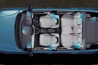 28 किमी मायलेज, टँकसारखी मजबूत अशी Maruti ची SUV, मार्केटमध्ये घातला धुमाकूळ