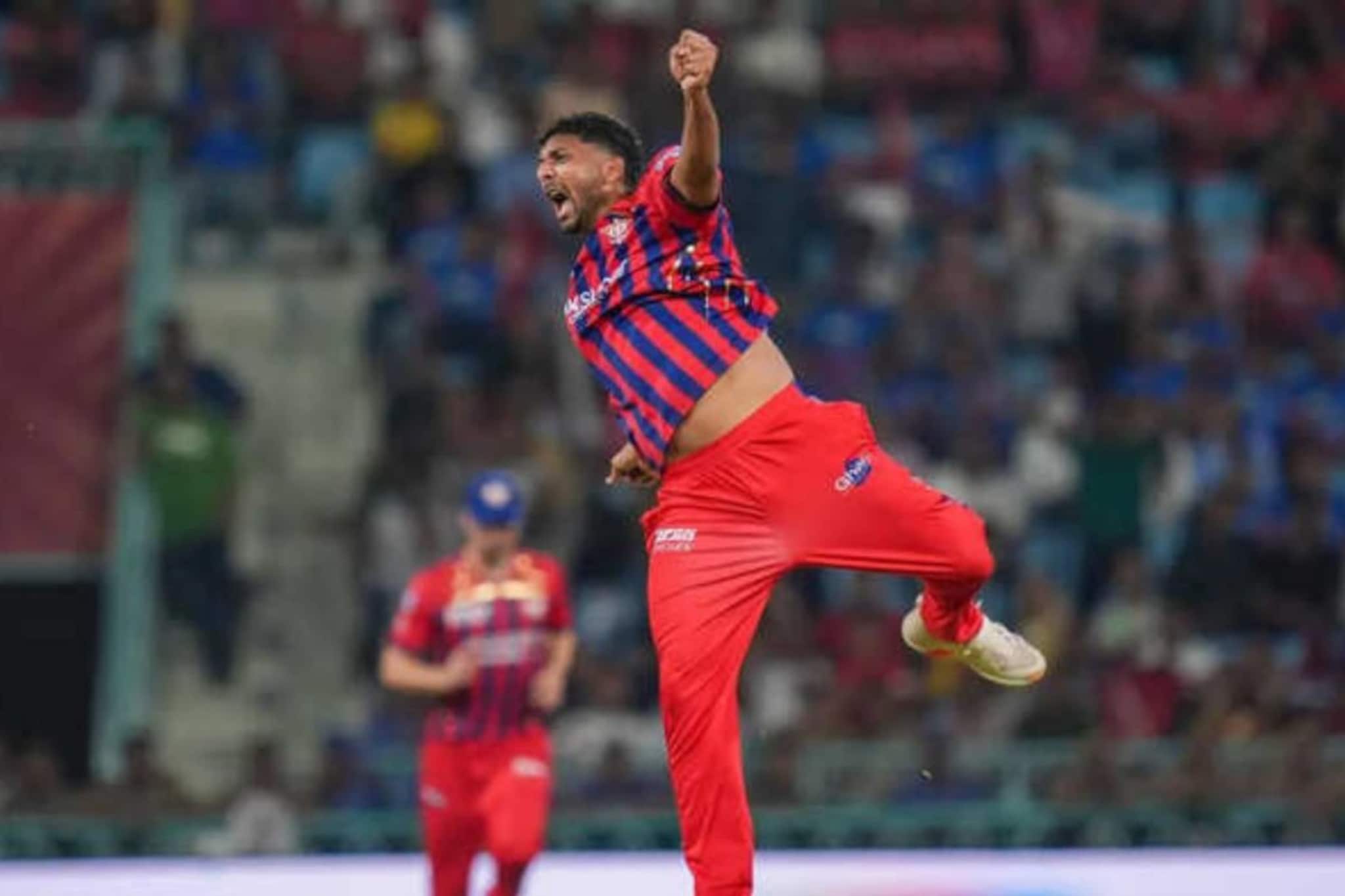 दोन वर्षांनंतर मुलगा परतला, पण यश पाहायला आईच नव्हती, IPL ची पहिली मेडन टाकणारा मोहसिन!