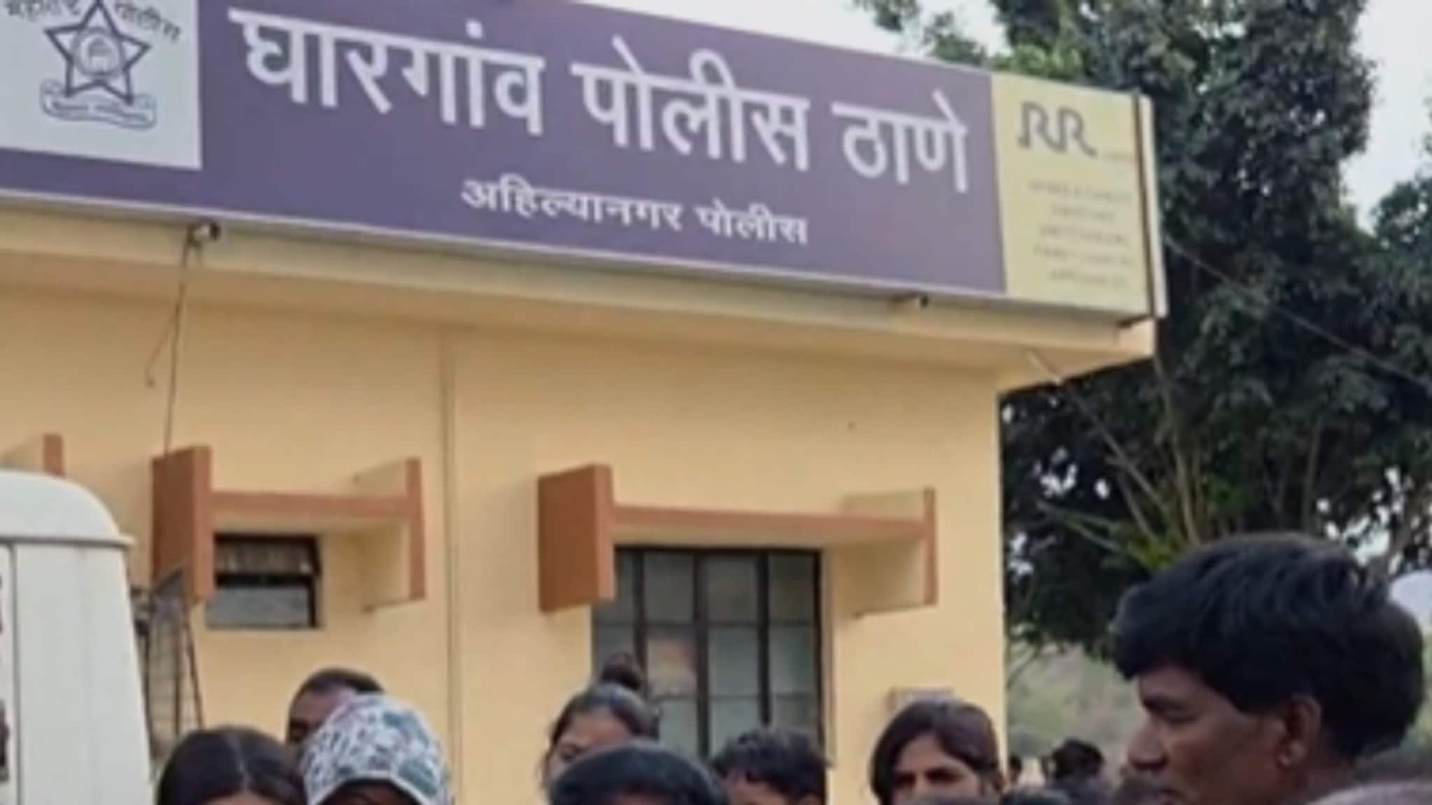 नगरमध्ये विठाबाई नारायणगावकर यांच्या तमाशा फडावर जीवघेणा हल्ला, महिला कलावंतांना लाथाबुक्क्यांनी मारहाण