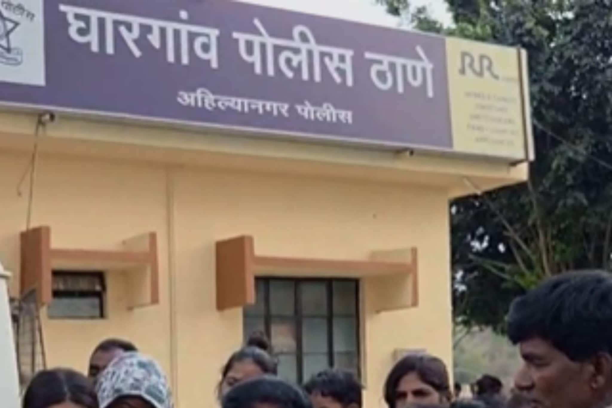  नगरमध्ये विठाबाई नारायणगावकर यांच्या तमाशा फडावर जीवघेणा हल्ला, महिला कलावंतांना लाथाबुक्क्यांनी मारहाण