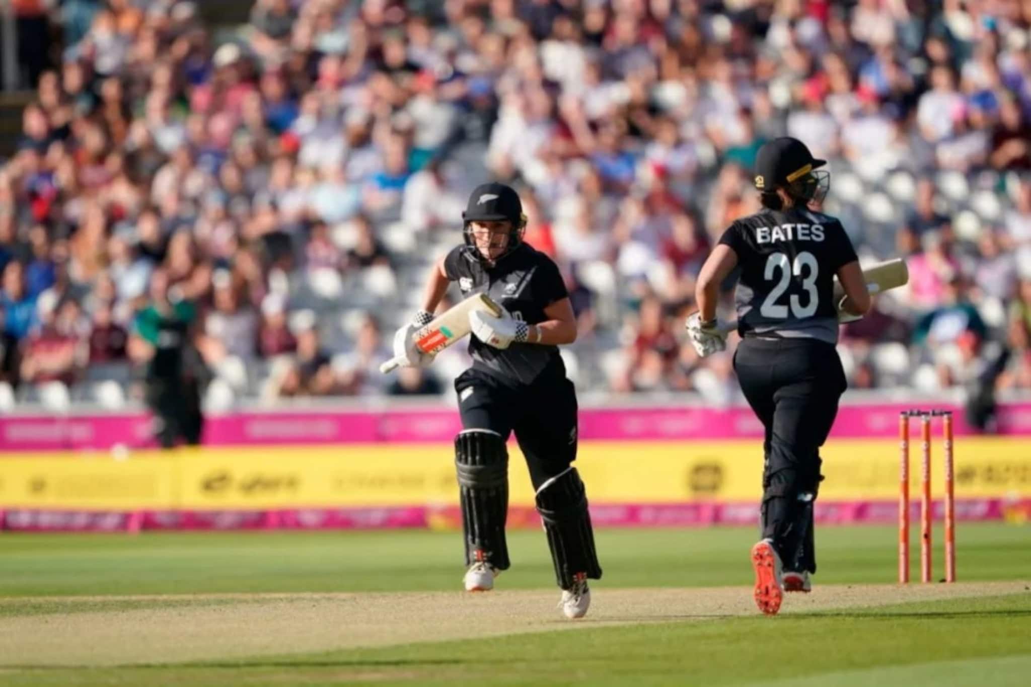 सगळे IPL पाहत बसले, पण वनडेमध्ये घडला नवा इतिहास, पहिल्यांदाच चेस झाले इतके रन! सगळे IPL पाहत बसले, पण वनडेमध्ये घडला नवा इतिहास, पहिल्यांदाच चेस झाले इतके रन!