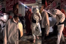 पुण्यातील नामांकित कॉलेजजवळ देहविक्री रॅकेट, लॉजवर सुरू होता धक्कादायक प्रकार, 4 तरुणींची सुटका