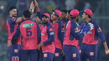 4 विकेट घेणारा राहिला बाजूला, 6 बॉल टाकून तो हिरो बनला, राजस्थानच्या विजयाचा थरारक टर्निंग पॉईंट 4 विकेट घेणारा राहिला बाजूला, 6 बॉल टाकून तो हिरो बनला, राजस्थानच्या विजयाचा थरारक टर्निंग पॉईंट