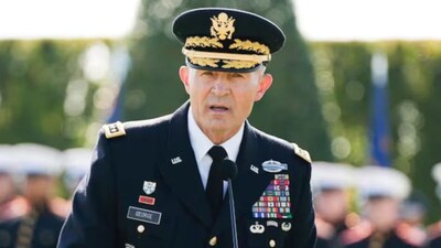 ইরান যুদ্ধের মধ্যে আমেরিকার বড় সিদ্ধান্ত, আর্মি চিফকে অপসারণ, বাধ্যতামূলক অবসরের নির্দেশ