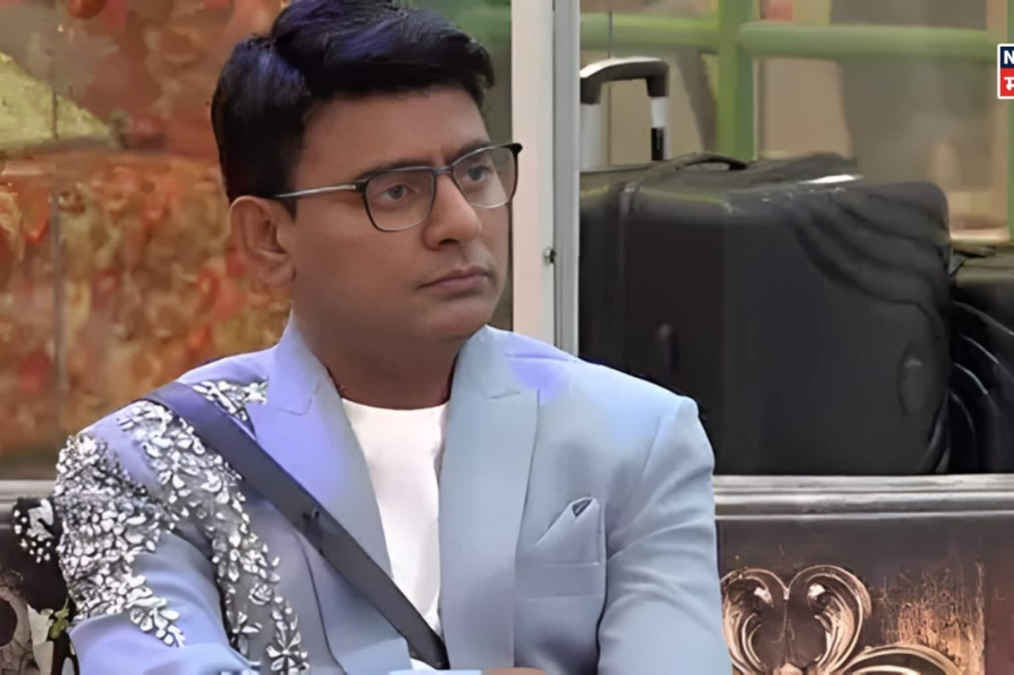 12 व्या आठवड्यात येऊन सागर कारंडेचा पत्ता कट, घरातून बाहेर पडताना ढसाढसा रडला 'हा' स्पर्धक