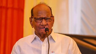 शरद पवारांनी 'बनावट बाबा' खरात प्रकरणावरून नेत्यांना फटकारले, चिंता व्यक्त केली