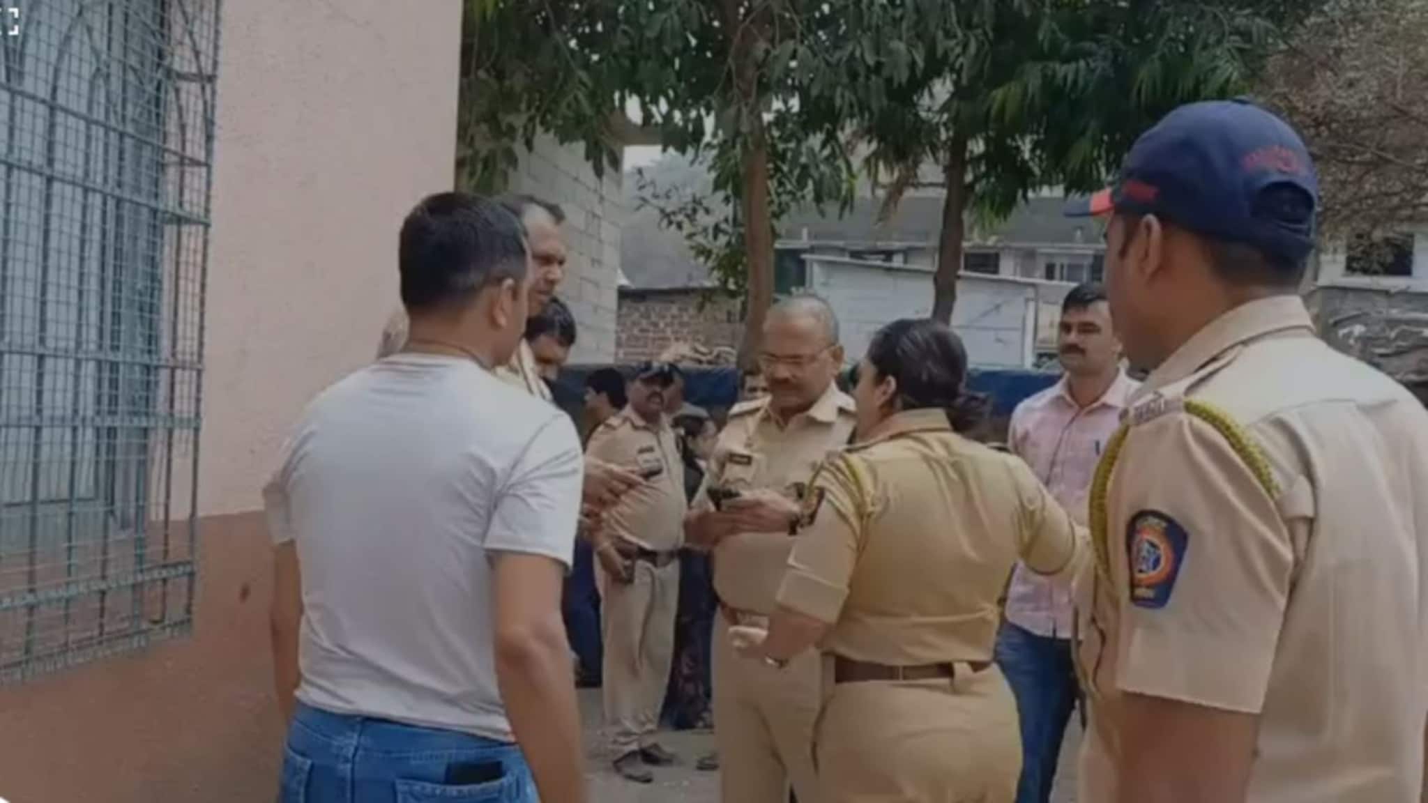 बहिणीची छेड काढणाऱ्या तिघांवर भावाचा गोळीबार, एकाचा जागीच मृत्यू, मुंब्र्यातील सनसनाटी घटना!