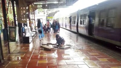 থানে: 'আমার গার্লফ্রেন্ডের দিকে কেন তাকালে?' বলে যুবককে টাইলস দিয়ে আঘাত, গ্রেপ্তার অভিযুক্ত.