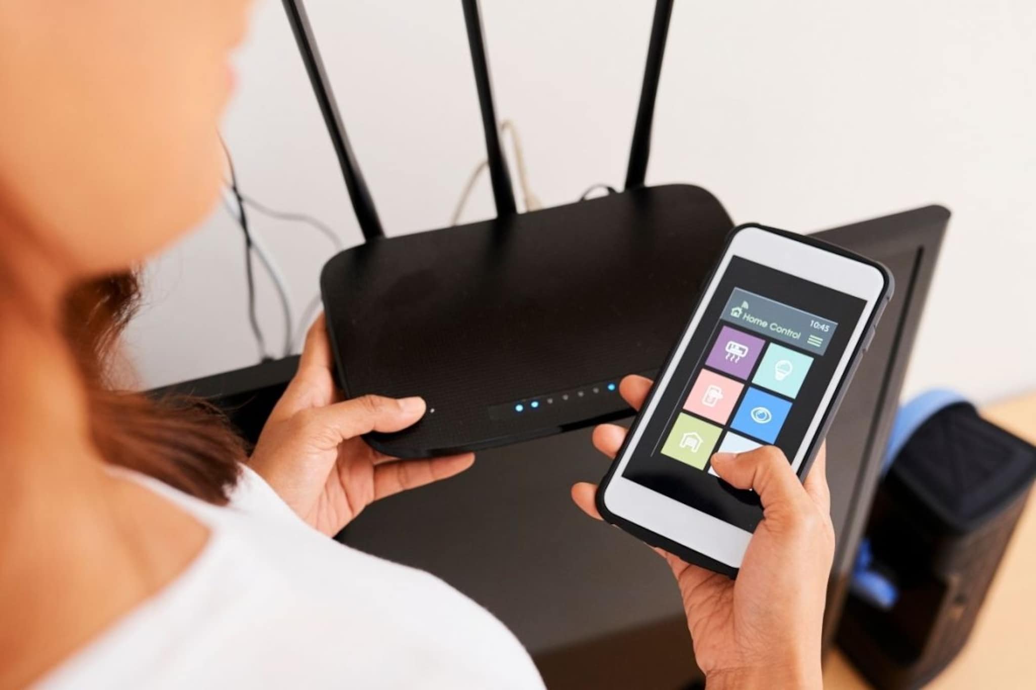 WiFi Router : घराच्या कोपऱ्यात वाय-फाय चालत नाही? नवा राउटर घेण्यापूर्वी 'या' 3 गोष्टी तपासा, मिळेल सुपरफास्ट स्पीड