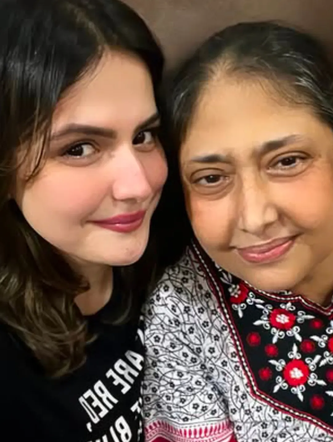 त्यानंतर तिने हाऊसफुल्ल 2, हेट स्टोरी 3 यासारख्या बॉलिवूड फिल्ममध्ये काम केलं. 2021 साली हम भी अकेले तुम भी अकेले फिल्ममध्ये ती शेवटची दिसली.