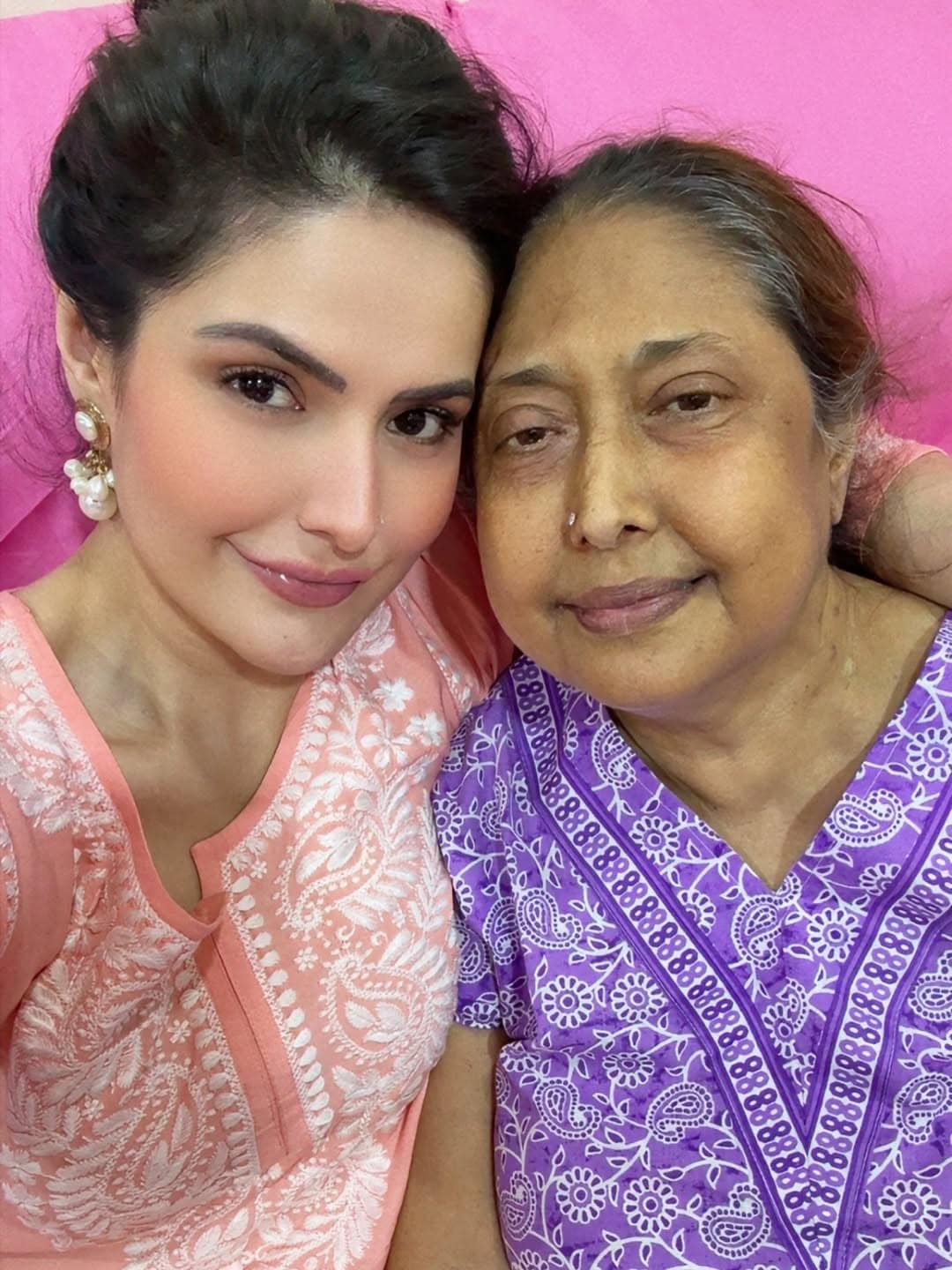 सलमानची ही अभिनेत्री आहे झरीन खान. जिच्या करिअरची सुरुवात 'फिर से रीस्टार्ट' या शॉर्टफिल्ममधून झाली. त्यानंतर 2010 साली तिने वीर या फिल्मधून सलमान खानसोबत मुख्य अभिनेत्री म्हणून पदार्पण केलं.