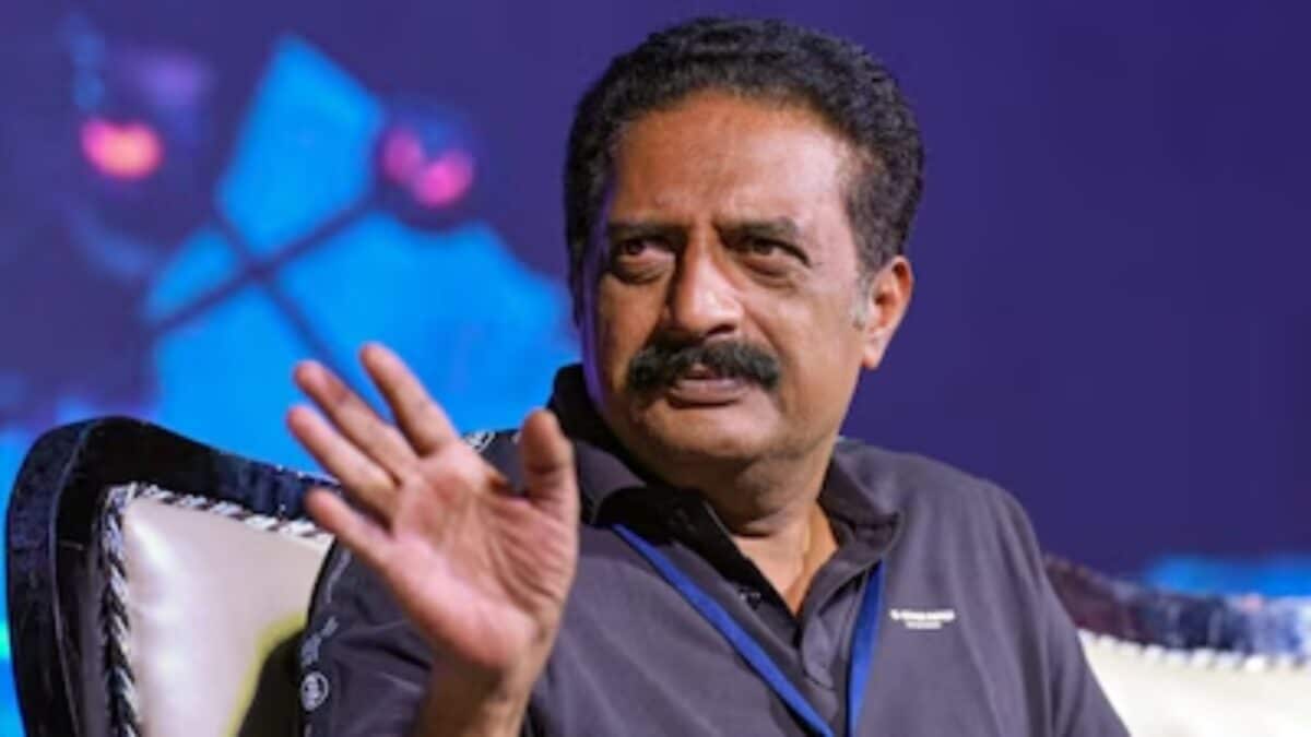 Actor Prakash Raj: प्रकाश राज यांनी नियम धाब्यावर बसवले, कोर्टाकडून अजामीनपात्र वॉरंट जारी; कधीही होऊ शकते कारवाई | राष्ट्रीय बातम्या - News18 Marathi