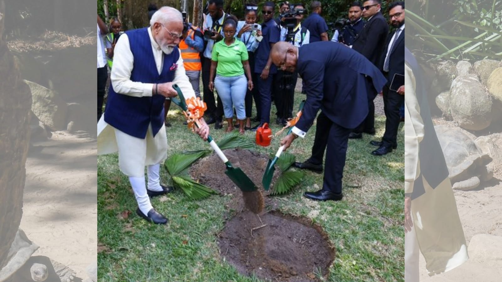 सेशेल्स दौऱ्यादरम्यान पंतप्रधान मोदी यांनी राष्ट्राध्यक्ष डॉ. पॅट्रिक हर्मिनी यांच्यासोबत संयुक्त वृक्षारोपण कार्यक्रमातही सहभाग घेतला. यावेळी दोन्ही नेत्यांनी 'कोको डी मेर' या सेशेल्सच्या वैशिष्ट्यपूर्ण वृक्षाचे रोप लावले.