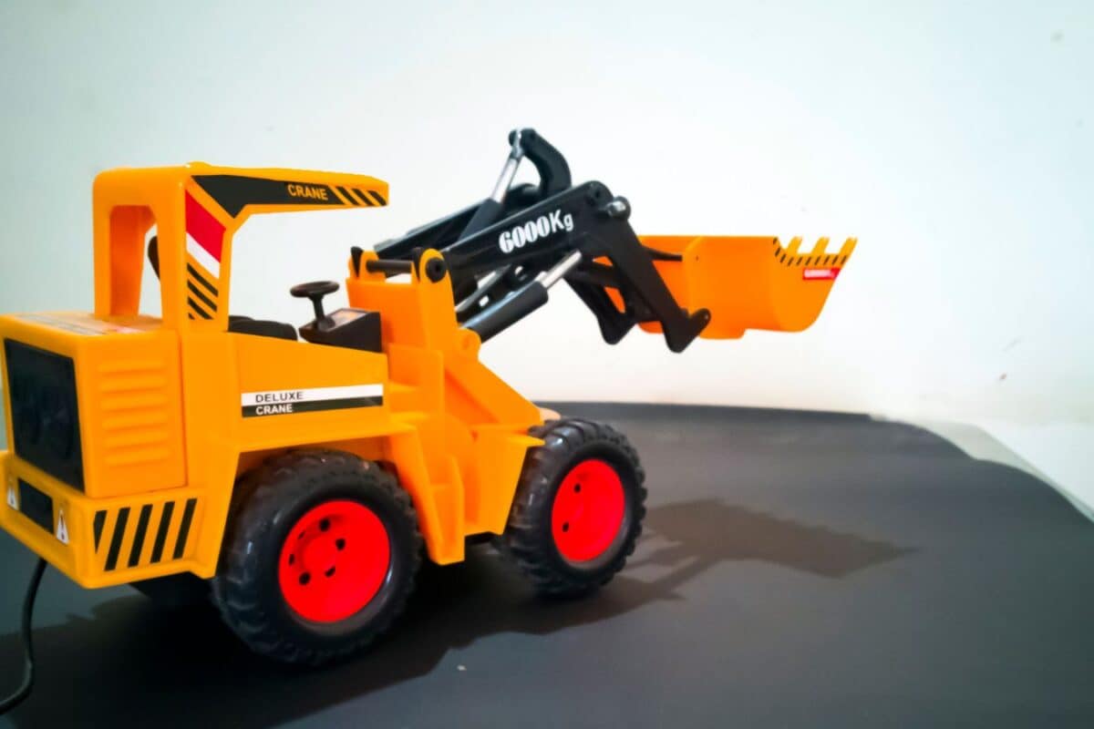JCB चा फुल फॉर्म काय आहे? ही मशीन नेहमी पिवळ्याच रंगाची का असते, कारण 99 टक्के लोकांना माहित नसेल
