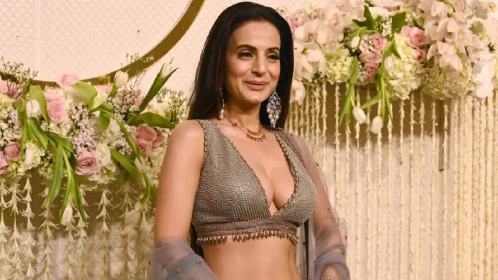 असे असताना बॉलिवूड अभिनेत्री अमीषा पटेलने रोहित शर्माच्या या रिटायरमेंटच्या चर्चेवर आपली पहिली प्रतिक्रिया दिली आहे.
