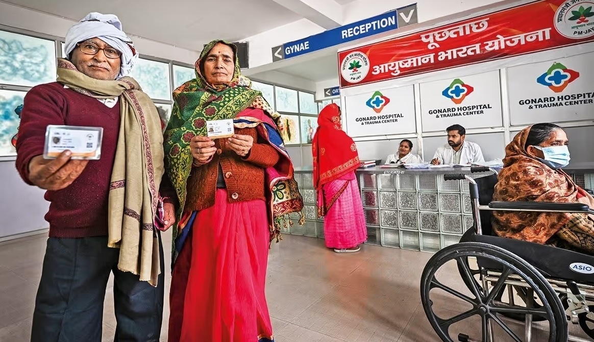 कोणाला मिळतो या योजनेचा लाभ? : या योजनेचा लाभ मुख्यतः आर्थिक रुपाने कमकुवत आणि पात्र कुटुंबांना मिळतो. सामाजिक-आर्थिक आणि जातनिहाय जनगणना तसेच सरकारने निश्चित केलेल्या निकषांच्या आधारे लाभार्थ्यांची निवड केली जाते. यासह, 70 वर्षे किंवा त्याहून जास्त वयाच्या सर्व ज्येष्ठ नागरिकांना 'आयुष्मान वय वंदना योजने'अंतर्गत आरोग्य विमा संरक्षण दिले जाईल, अशी घोषणाही करण्यात आली आहे.