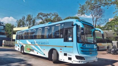 pune mumbai st bus service stopped