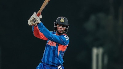 सिक्सर किंग बनला अभिषेक शर्मा... जगात कुणालाच जमला नाही, T20 चा वर्ल्ड रेकॉर्ड बदलला!