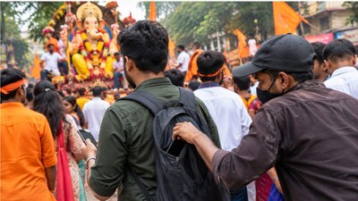 गणपती मिरवणुकीत मोबाईल सांभाळा