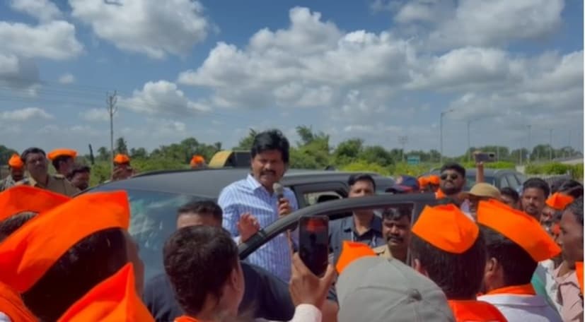मराठा समाजाच्या भावनांशी आम्ही पूर्णपणे सहमत आहोत. मराठा समाजाच्या भावना आमच्याही आहेत आणि आम्ही मराठा समाजाच्या पाठीशी ठामपणे उभे आहोत, असेही पडळकर म्हणाले.