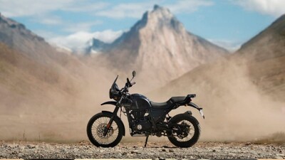 दणकट आणि वजनदार बाईक उत्पादक कंपनी असलेल्या   रॉयल एनफील्डने आता आपली बहुप्रतिक्षित Himalayan 440 अखेरीस लाँच केली आहे. Royal Enfield Himalayan 440 ही स्क्रॅम 440 च्या प्लॅटफॉर्मवर तयार करण्यात आली आहे.