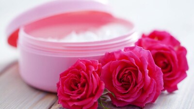 DIY Rose Moisturizer: Get Glowing Skin with This Homemade Recipe!