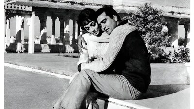 Sunil Dutt's 60-Year-Old Mystery Thriller Rivals Drishyam! Where to Watch This Suspense Gem?