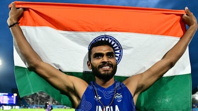 शेतकऱ्याच्या मुलाने इतिहास घडवला, महाराष्ट्राच्या सर्वेश कुशारेने देशाला जिंकून दिलं मेडल, 56 वर्षांची प्रतिक्षा संपली!