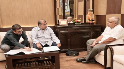 Ravindra Chavan Demands Hourly Mumbai Locals From Nilje, Presses Railway Officials