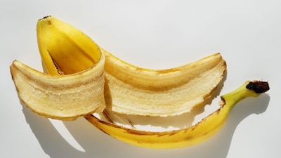 Banana Peel for Skin: Benefits, Uses, and Precautions for Homemade Skincare