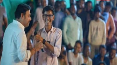 Why did Vishwajeet Kadam snatch the mic during the MPSC protest speech?