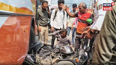 Jalgaon: Two-wheeler rider narrowly escapes death under ST bus wheel