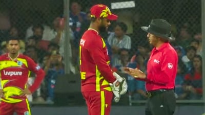फक्त एका रन वरून अंपायरशी भिडले वेस्ट इंडिजचे खेळाडू, 20व्या ओव्हरमध्येच थांबली मॅच, मैदानात ड्रामा!