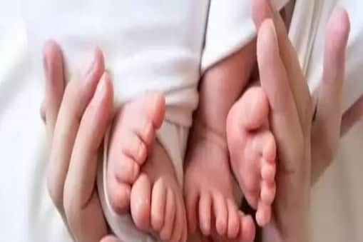 ଗୋଟିଏ ମା'ର ଜାଆଁଳା ଶିଶୁ