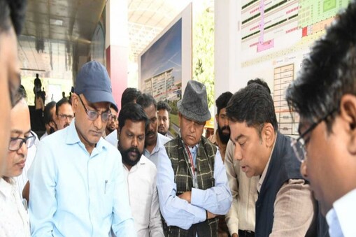 ଭୁବନେଶ୍ୱର ରେଳ ଷ୍ଟେସନ ନିରୀକ୍ଷଣ କଲେ ପୂର୍ବତଟ ରେଳପଥ ମହାପ୍ରବନ୍ଧକ ରୂପ ନାରାୟଣ